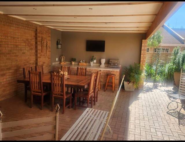 4 BEDROOM HOUSE FOR SALE IN GREENHILLS